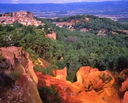 Domitia Roussillon Luberon * Roussillon (Vaucluse)